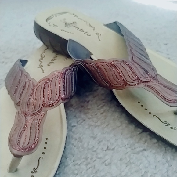 NWOT Special Embroidered Flat slip on Sandals - Picture 2 of 8